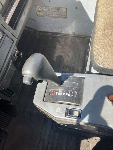 Зглобен истоварувач KOMATSU HM 400-1: слика 19