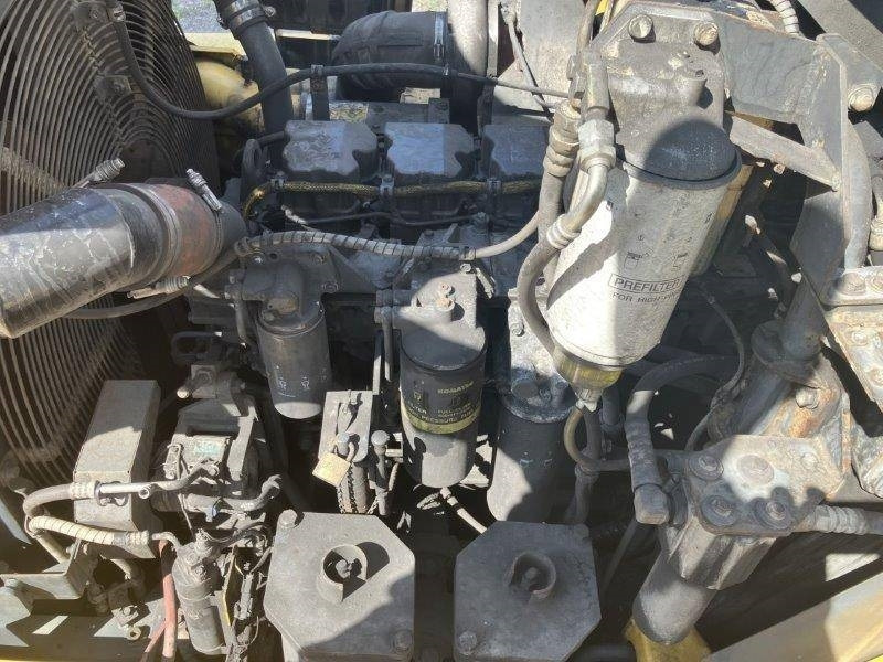 Зглобен истоварувач KOMATSU HM 400-1: слика 10