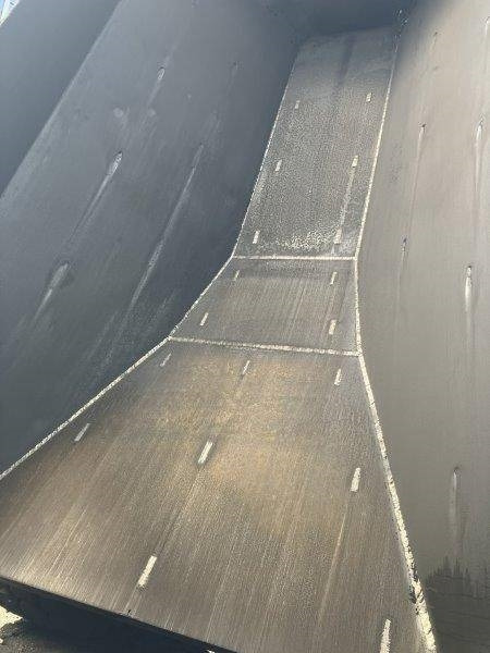 Зглобен истоварувач KOMATSU HM 400-1: слика 29