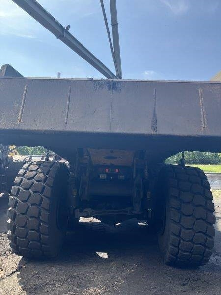 Зглобен истоварувач KOMATSU HM 400-1: слика 6