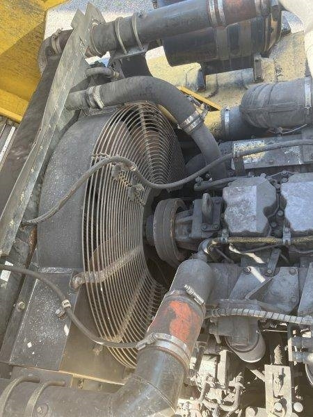 Зглобен истоварувач KOMATSU HM 400-1: слика 12