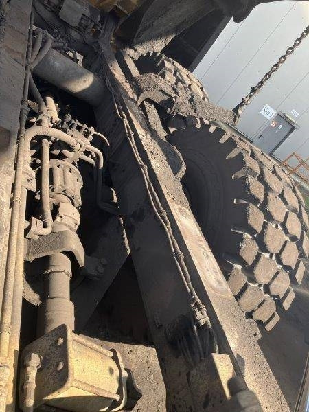 Зглобен истоварувач KOMATSU HM 400-1: слика 26