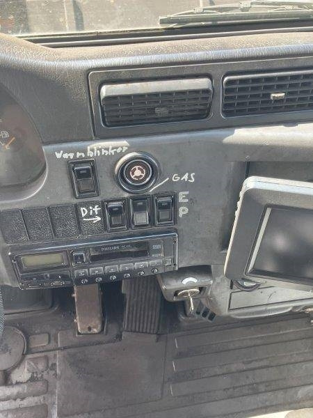 Зглобен истоварувач KOMATSU HM 400-1: слика 21