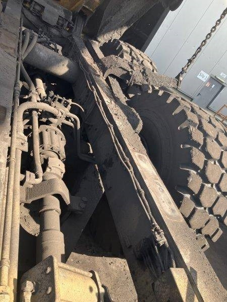 Зглобен истоварувач KOMATSU HM 400-1: слика 28