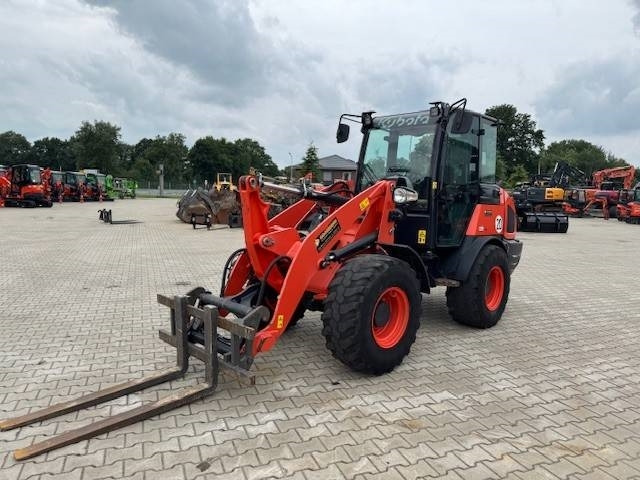 KUBOTA R090 - Натоварувач на тркала: слика 3 KUBOTA R090 - Натоварувач на тркала: слика 3