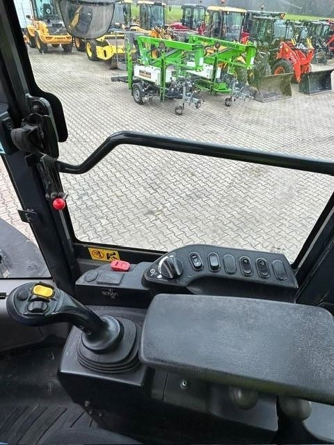 Натоварувач на тркала Komatsu WA 320: слика 8