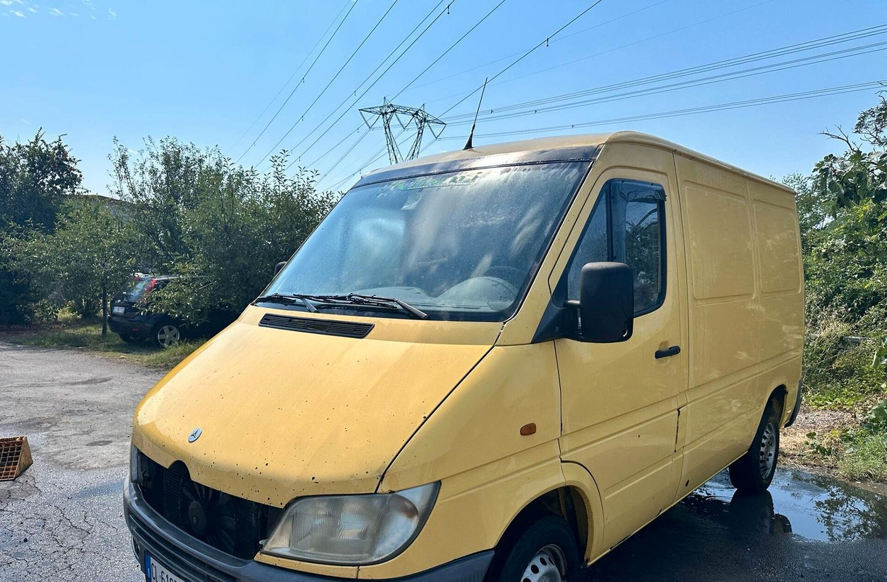 Furgone Mercedes Sprinter 211 - Товарно комбе: слика 2 Furgone Mercedes Sprinter 211 - Товарно комбе: слика 2