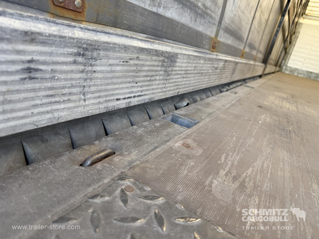 SCHMITZ Curtainsider Standard - Полуприколка со церада: слика 3 SCHMITZ Curtainsider Standard - Полуприколка со церада: слика 3