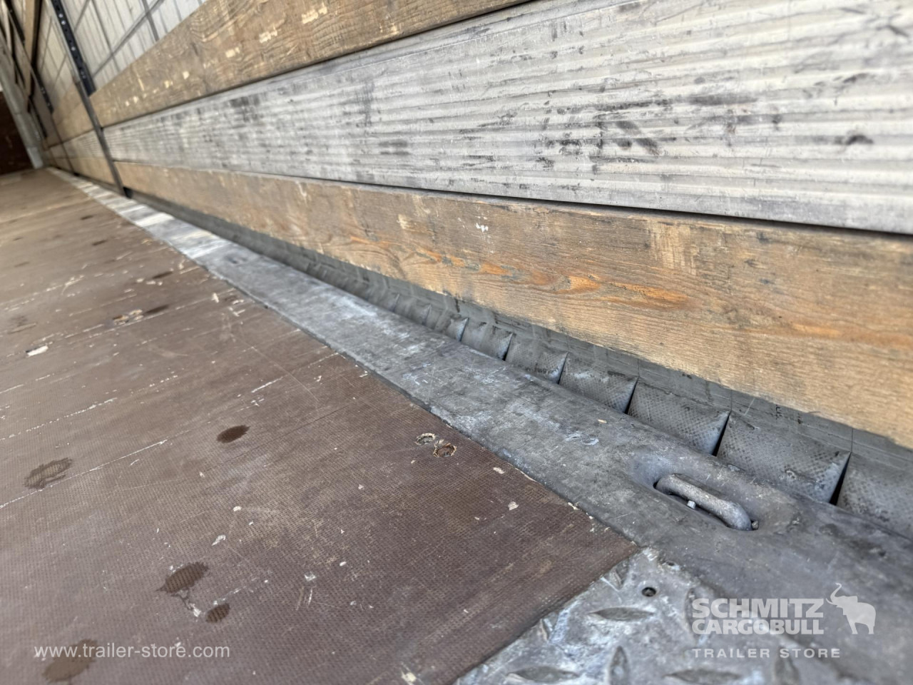 SCHMITZ Curtainsider Standard - Полуприколка со церада: слика 2 SCHMITZ Curtainsider Standard - Полуприколка со церада: слика 2