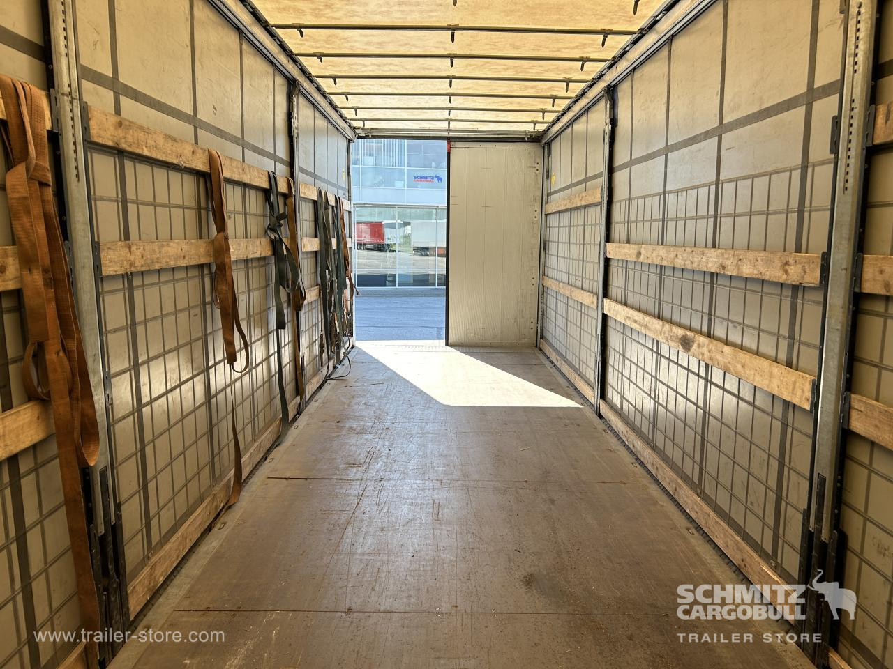 SCHMITZ Curtainsider Standard - Полуприколка со церада: слика 2 SCHMITZ Curtainsider Standard - Полуприколка со церада: слика 2
