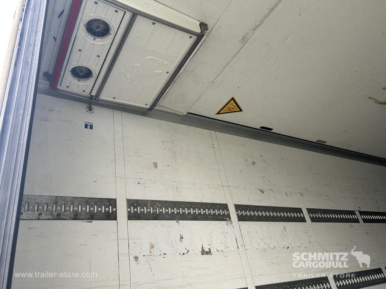 SCHMITZ Reefer Multitemp Taillift - Изотермална полуприколка: слика 3 SCHMITZ Reefer Multitemp Taillift - Изотермална полуприколка: слика 3