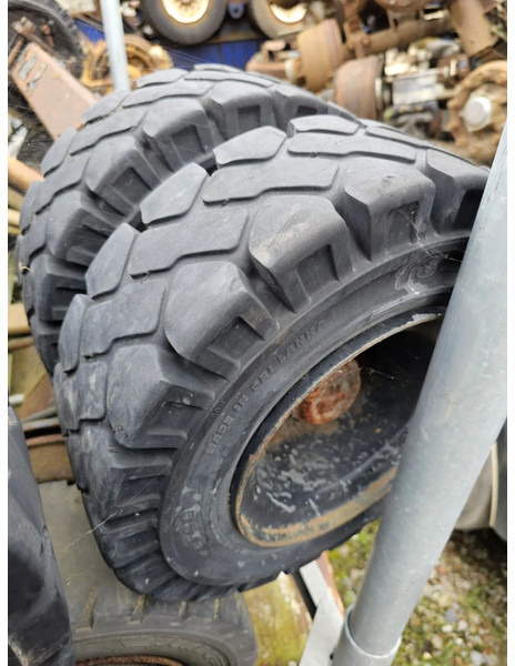 Michelin 18x7-8 (180/70-8) full rubber - Гума: слика 2 Michelin 18x7-8 (180/70-8) full rubber - Гума: слика 2