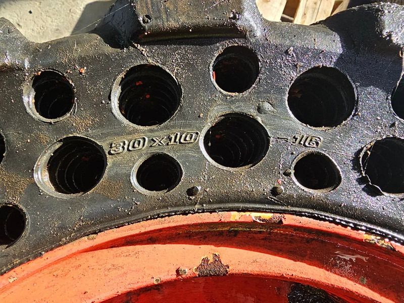 Michelin 30x10-16 - Гума за Камион: слика 4 Michelin 30x10-16 - Гума за Камион: слика 4