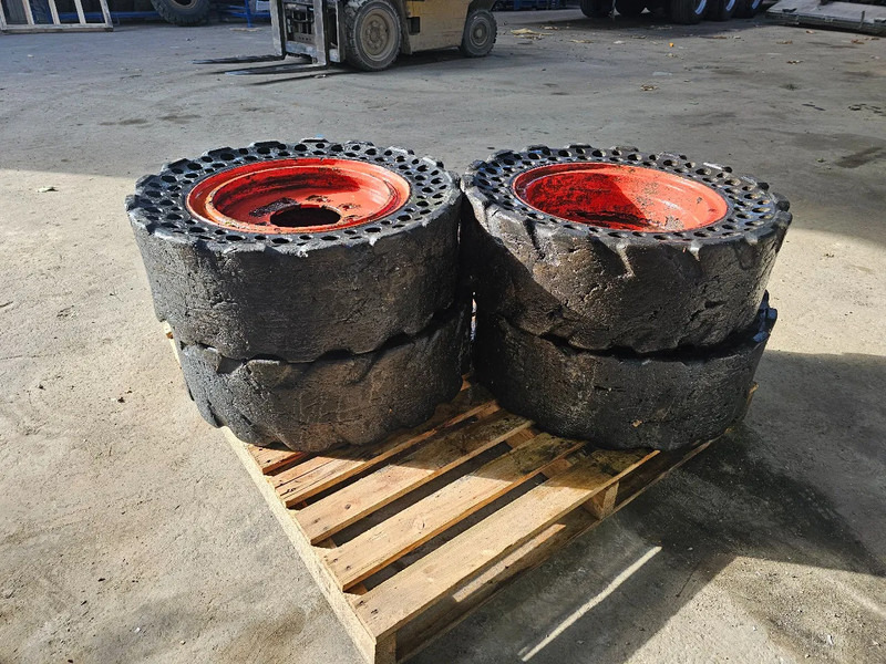 Michelin 30x10-16 - Гума за Камион: слика 3 Michelin 30x10-16 - Гума за Камион: слика 3