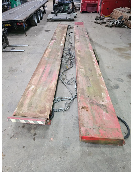 Stertil-Koni Ultra 4-koloms Hefbrug 17500KG - Резервни делови: слика 3 Stertil-Koni Ultra 4-koloms Hefbrug 17500KG - Резервни делови: слика 3