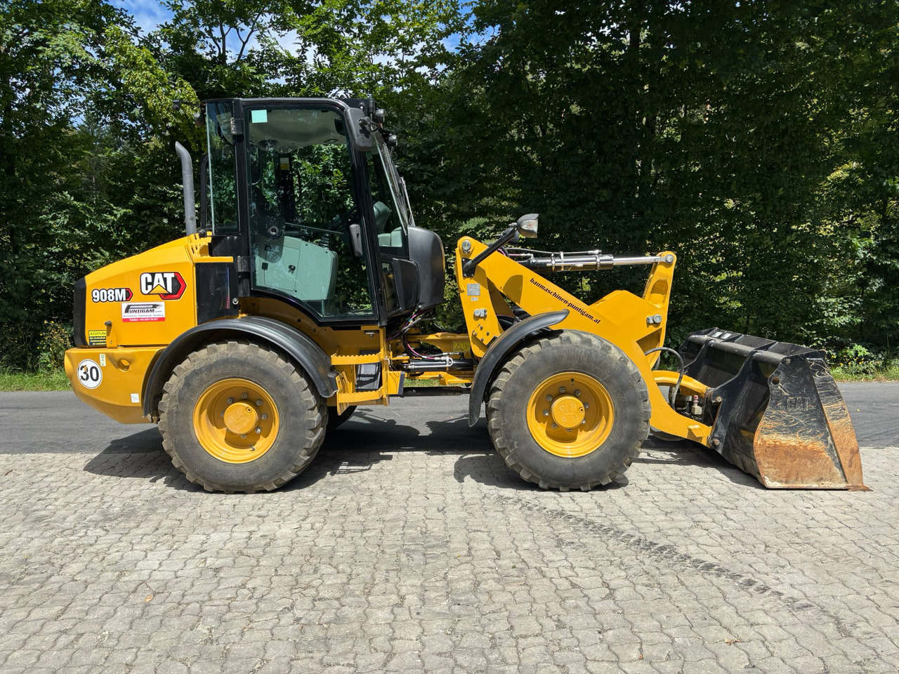 CATERPILLAR 908 M - Натоварувач на тркала: слика 2 CATERPILLAR 908 M - Натоварувач на тркала: слика 2