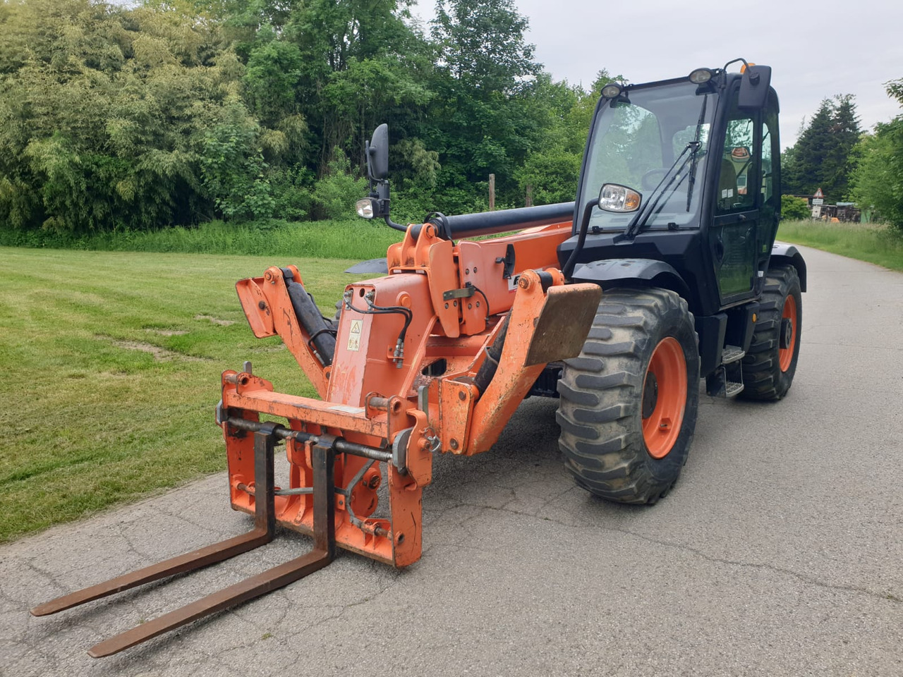 JCB 540-140 - Телескопски ракувач: слика 3 JCB 540-140 - Телескопски ракувач: слика 3