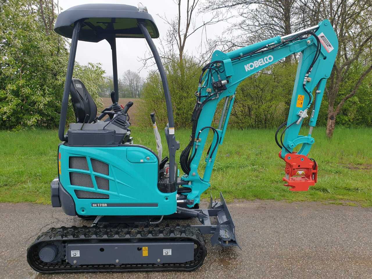 KOBELCO SK 17 SR-3E - Мини багер: слика 2 KOBELCO SK 17 SR-3E - Мини багер: слика 2