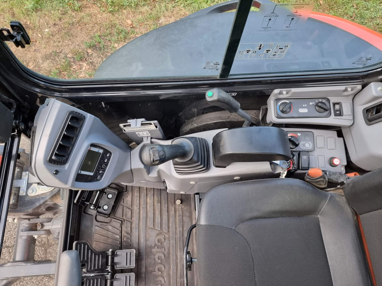 Мини багер KUBOTA U 36-4: слика 16