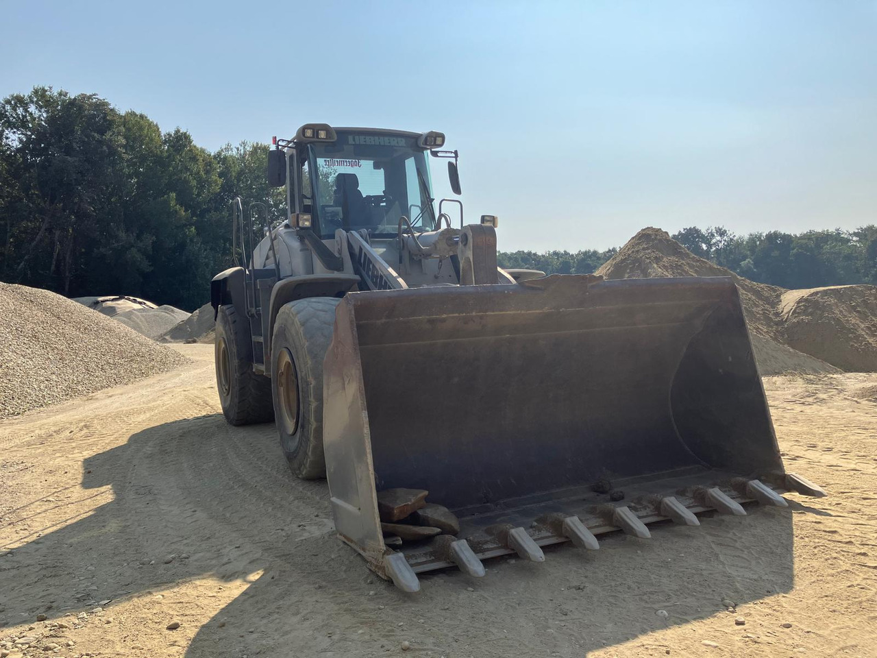 LIEBHERR L 566 - Натоварувач на тркала: слика 4 LIEBHERR L 566 - Натоварувач на тркала: слика 4