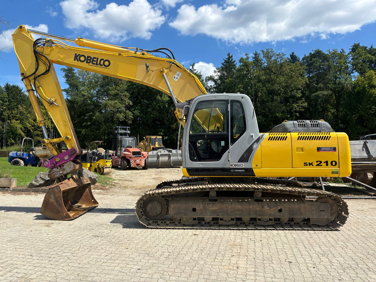NEW HOLLAND Kobelco E 215 B - Багер гасеничар: слика 1 NEW HOLLAND Kobelco E 215 B - Багер гасеничар: слика 1
