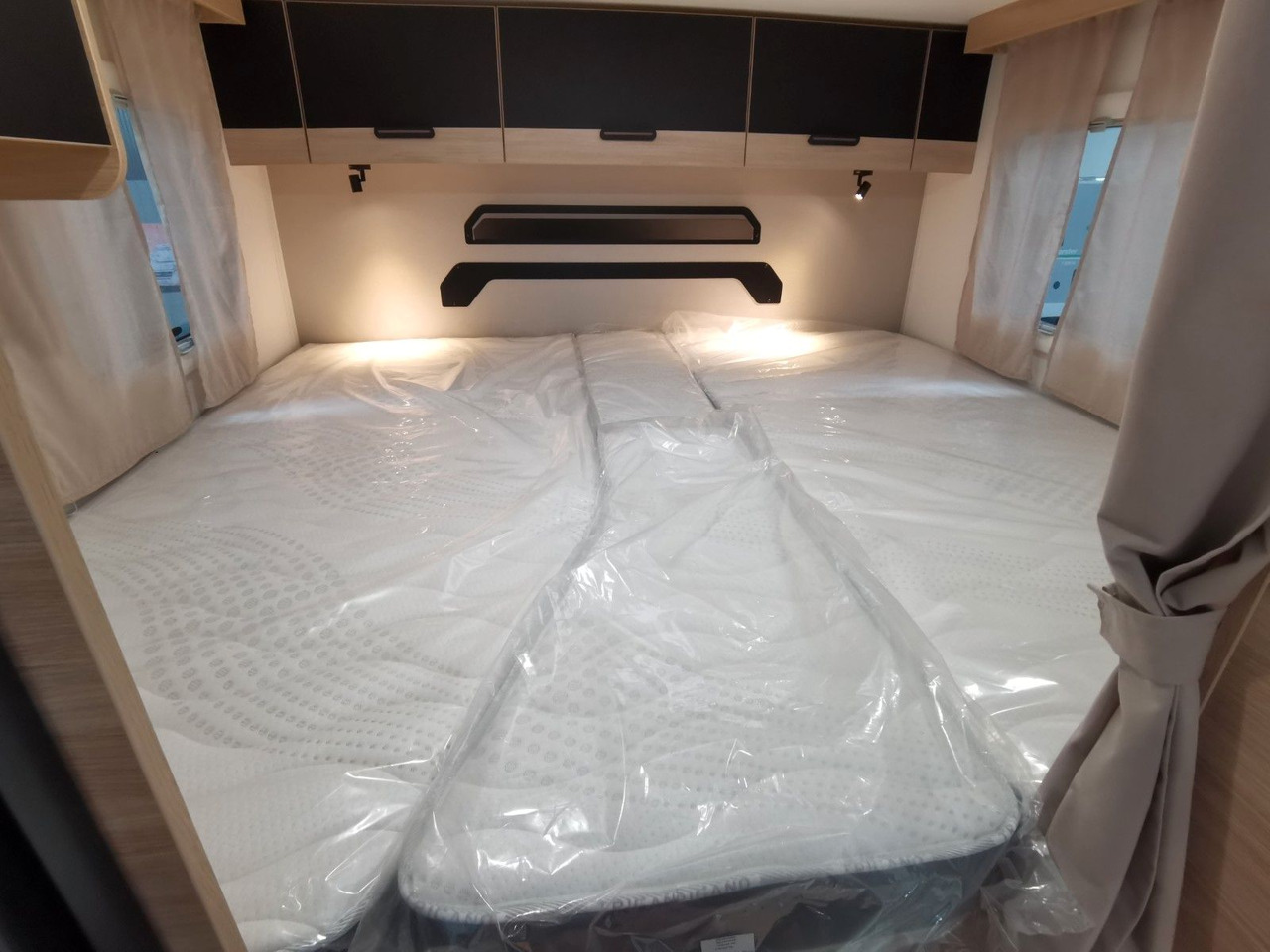 Полуинтегриран кампер Chausson 627 TITANIUM / - 2026 - / EINZELBETTEN & HUBBETT: слика 21