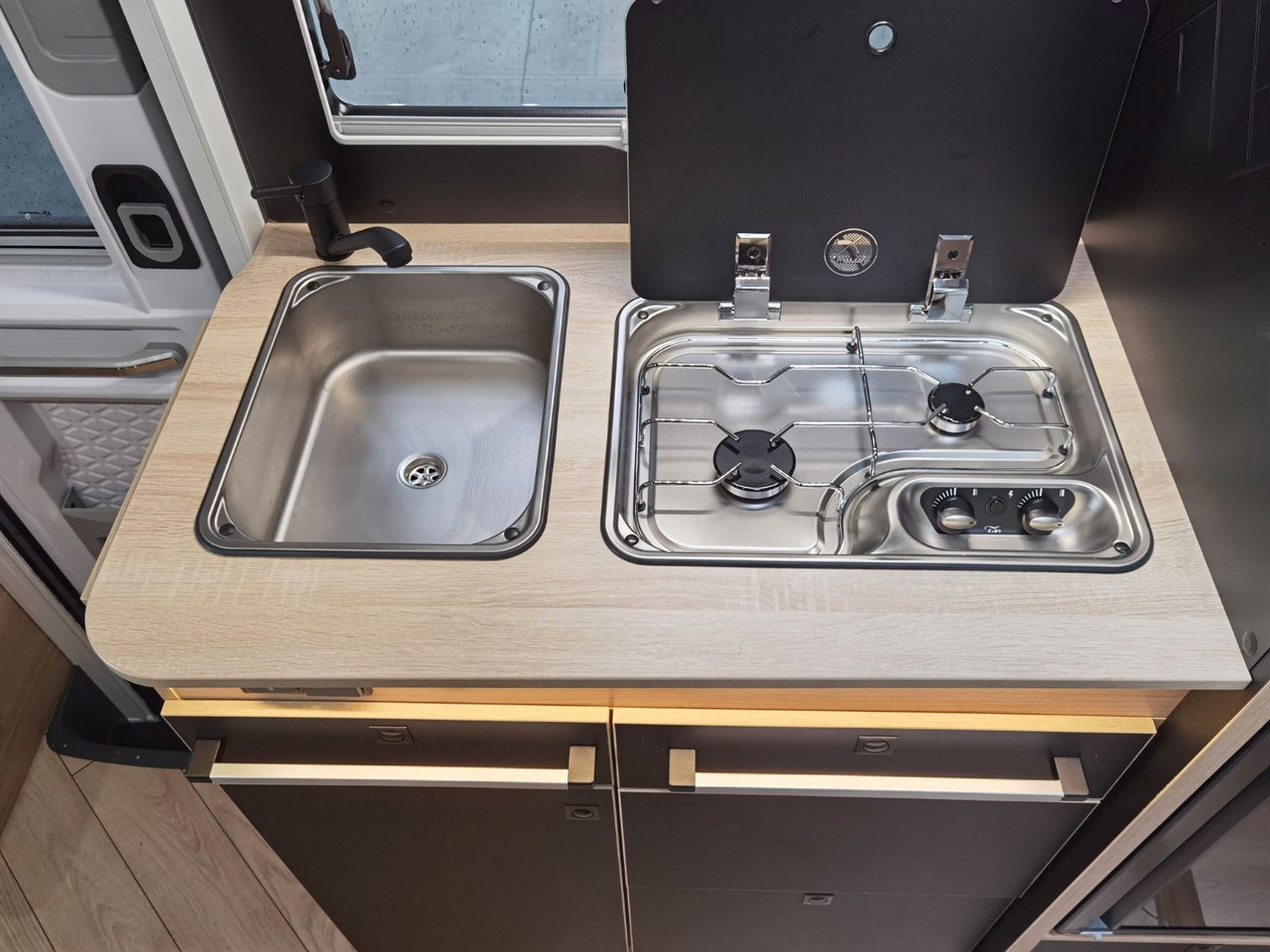 Полуинтегриран кампер Chausson 627 TITANIUM / - 2026 - / EINZELBETTEN & HUBBETT: слика 18