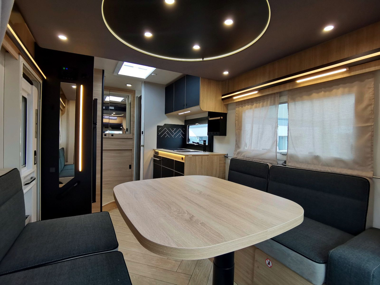 Полуинтегриран кампер Chausson 640 TITANIUM / - 2026 - / XXL- HUBBETT & RAUMBAD: слика 6
