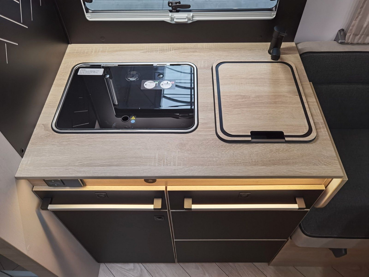 Полуинтегриран кампер Chausson 797 TITANIUM / - 2026 - / EINZELBETTEN & HUBBETT: слика 19