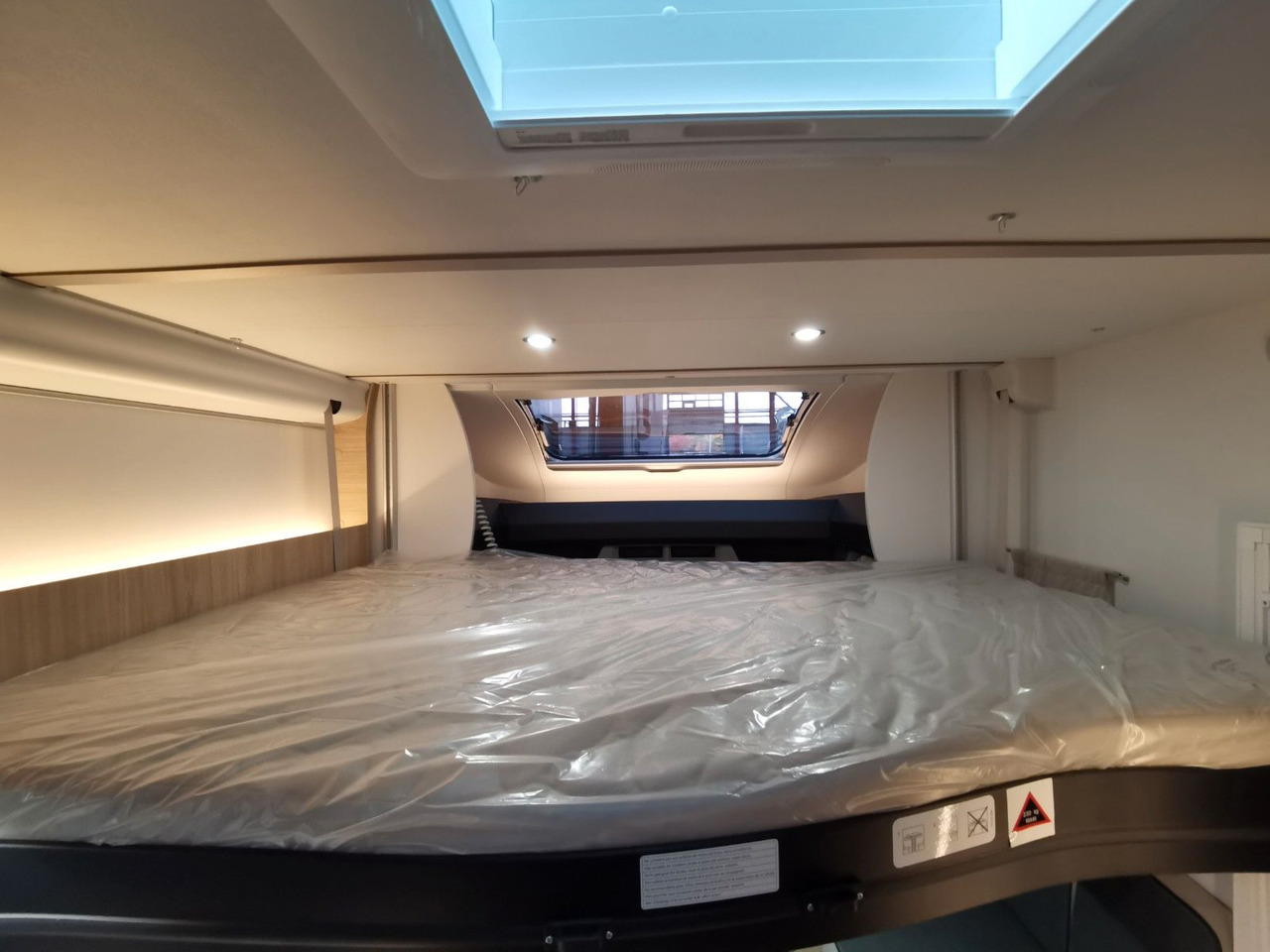 Полуинтегриран кампер Chausson 797 TITANIUM / - 2026 - / EINZELBETTEN & HUBBETT: слика 22