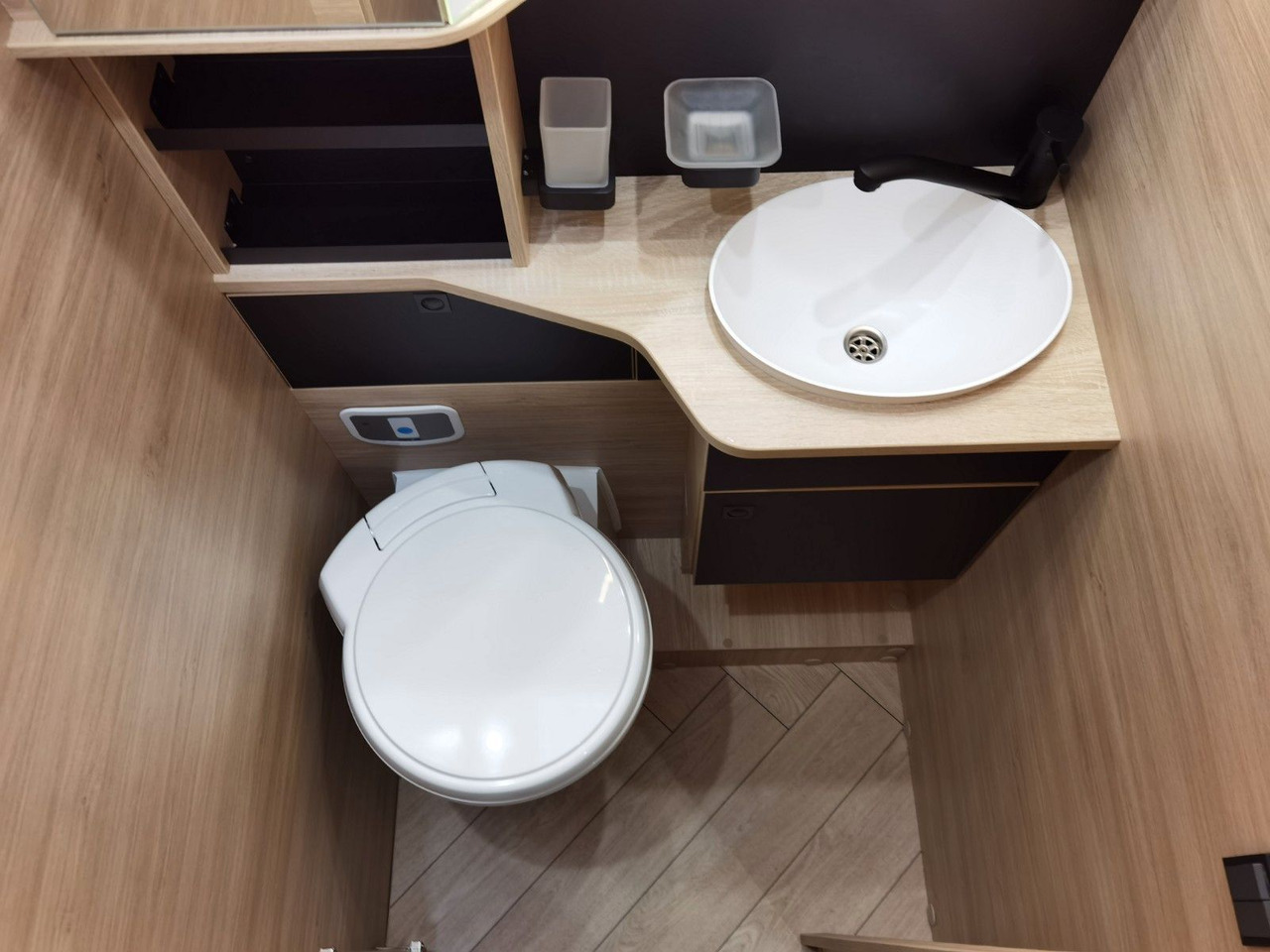 Полуинтегриран кампер Chausson 797 TITANIUM / - 2026 - / EINZELBETTEN & HUBBETT: слика 23