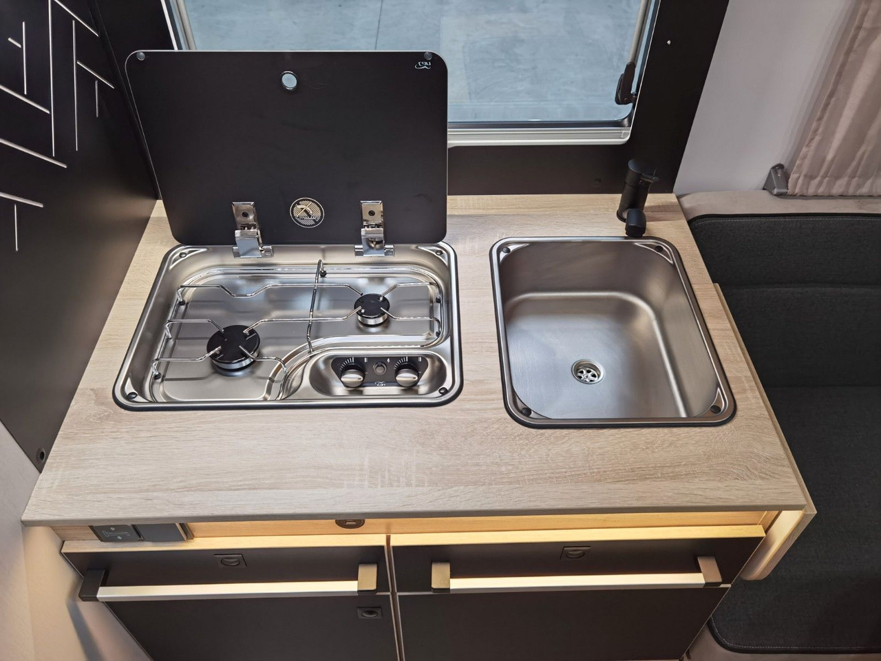 Полуинтегриран кампер Chausson 797 TITANIUM / - 2026 - / EINZELBETTEN & HUBBETT: слика 18