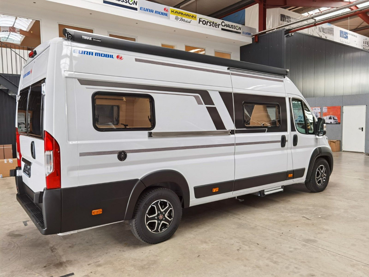 Eura Mobil VAN 635 EB / 180 PS -9G / EINZELBETTEN - Кампер комбе: слика 4 Eura Mobil VAN 635 EB / 180 PS -9G / EINZELBETTEN - Кампер комбе: слика 4