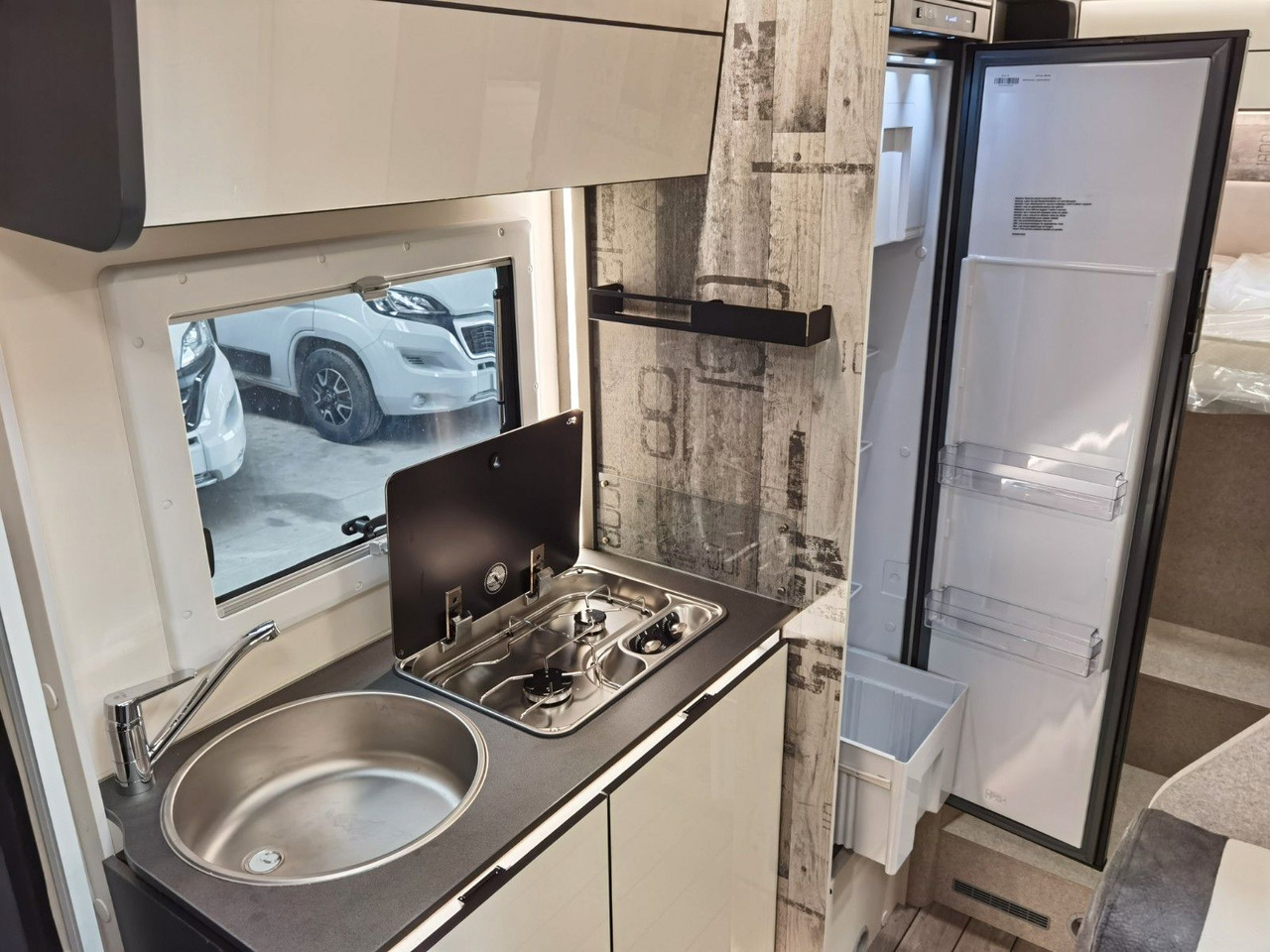 Полуинтегриран кампер Forster T 669 EBN COUPÈ / 165PS-DSG / SILVER - EDITION: слика 14