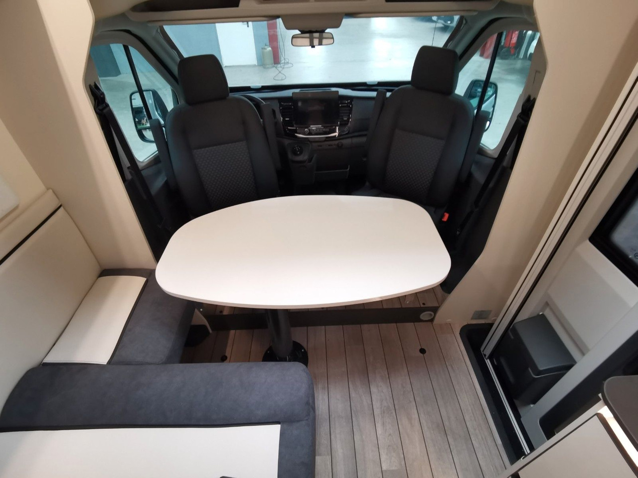 Полуинтегриран кампер Forster T 669 EBN COUPÈ / 165PS-DSG / SILVER - EDITION: слика 12