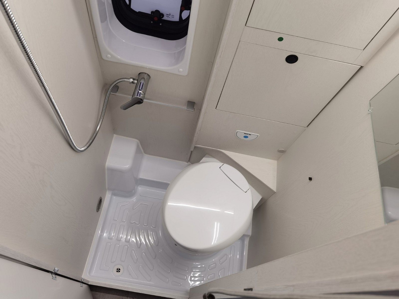 Кампер комбе Karmann DAVIS 540 TRENDSTYLE / -2026- / 140PS-AUTOMATIK: слика 21 Кампер комбе Karmann DAVIS 540 TRENDSTYLE / -2026- / 140PS-AUTOMATIK: слика 21