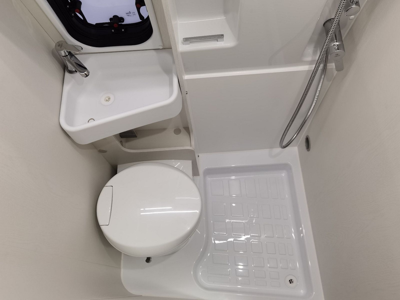 Кампер комбе Karmann DAVIS 620 TRENDSTYLE / - 2026 -/ 140PS-AUTOMATIK: слика 19 Кампер комбе Karmann DAVIS 620 TRENDSTYLE / - 2026 -/ 140PS-AUTOMATIK: слика 19