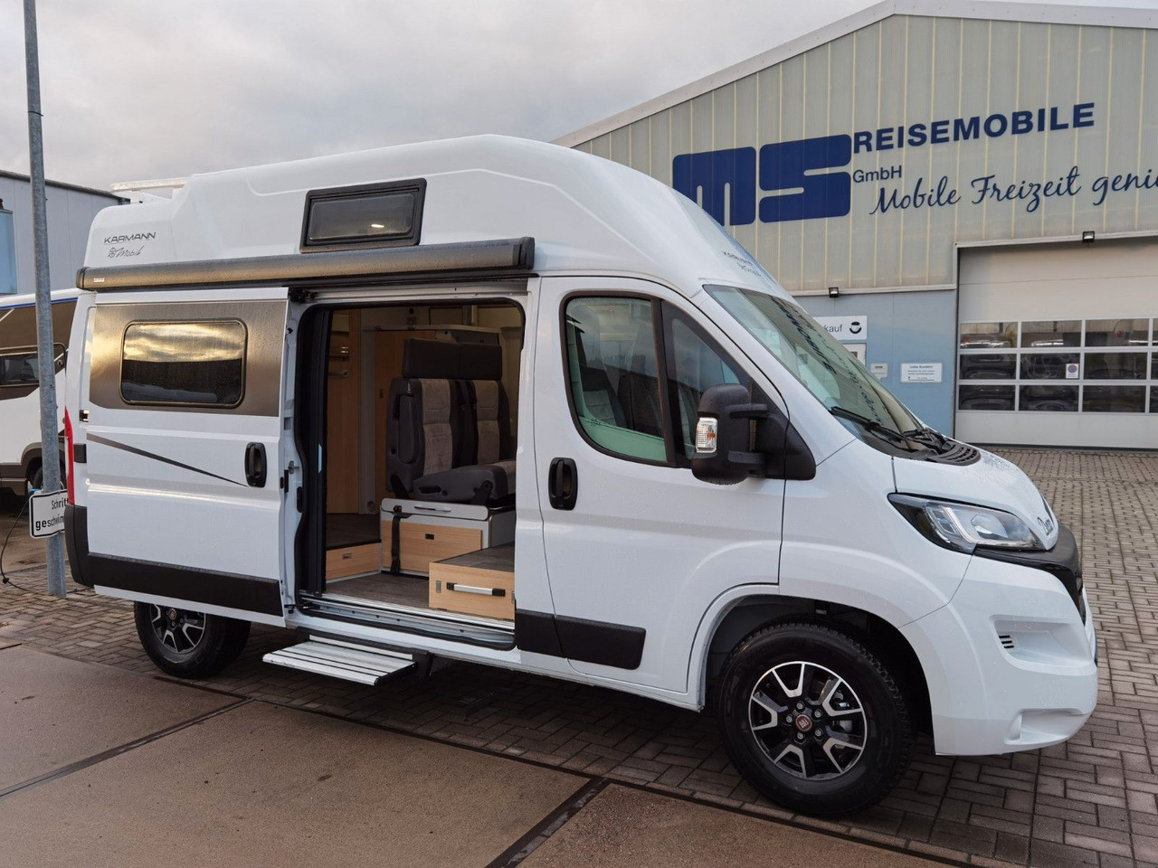 Кампер комбе Karmann DEXTER 550 / 140PS / CONCEPT - PAKET & HUBBETT Karmann DEXTER 550 / 140PS / CONCEPT - PAKET & HUBBETT: слика 7