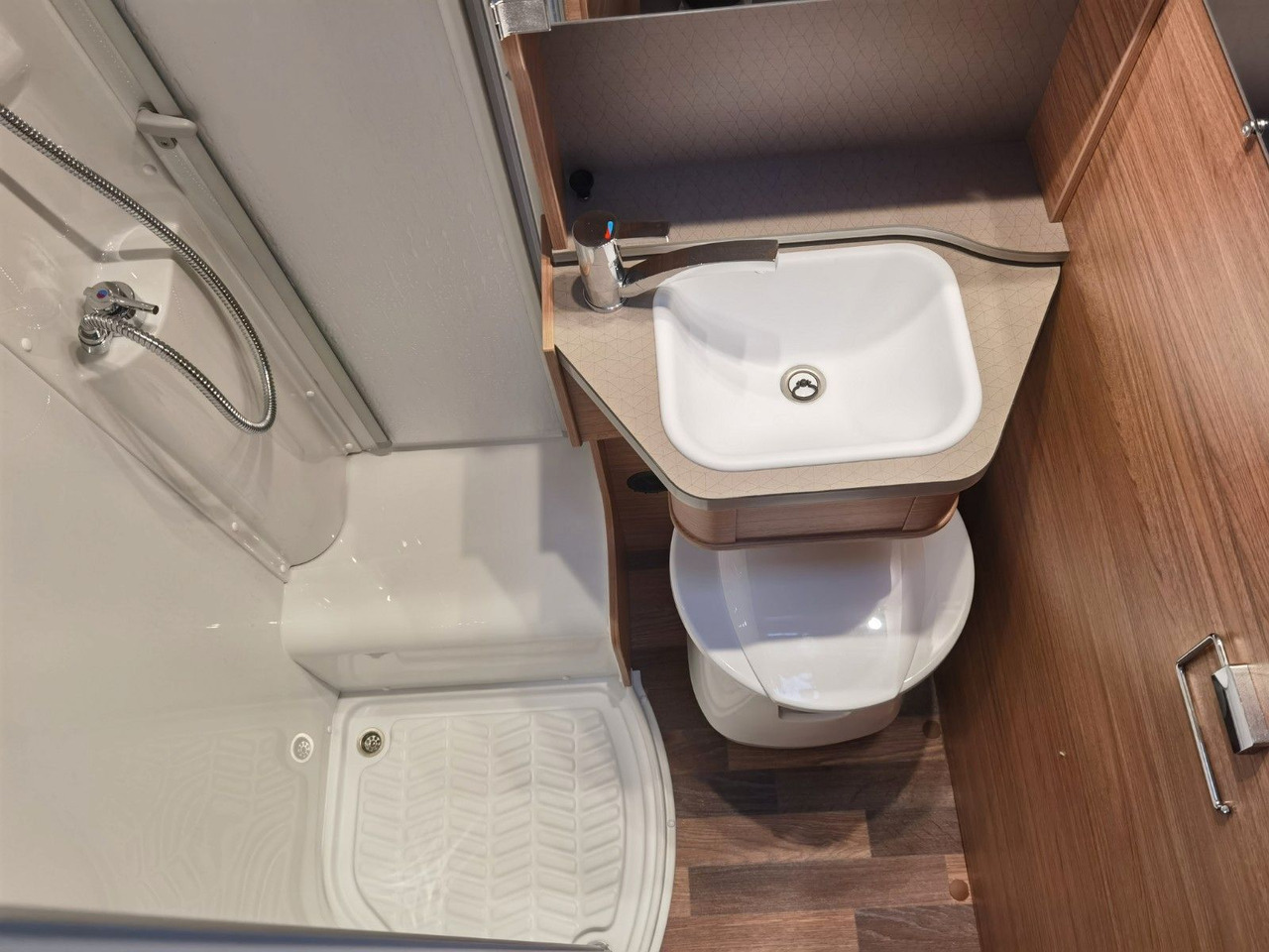 Полуинтегриран кампер Weinsberg CARACOMPACT 600 MEG PEPPER / 8G. - AUTOMATIK: слика 21 Полуинтегриран кампер Weinsberg CARACOMPACT 600 MEG PEPPER / 8G. - AUTOMATIK: слика 21