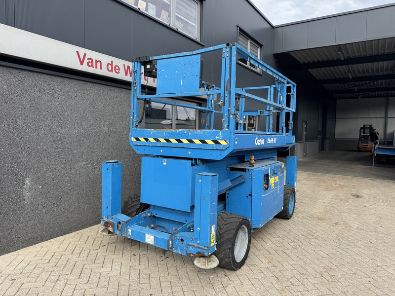 Genie GS 2669 RT Hoogwerker / Arbeitsbuhne 10mtr werkhoogte 4x4 kubota DIESEL 2013 - Кревач ножица: слика 3 Genie GS 2669 RT Hoogwerker / Arbeitsbuhne 10mtr werkhoogte 4x4 kubota DIESEL 2013 - Кревач ножица: слика 3
