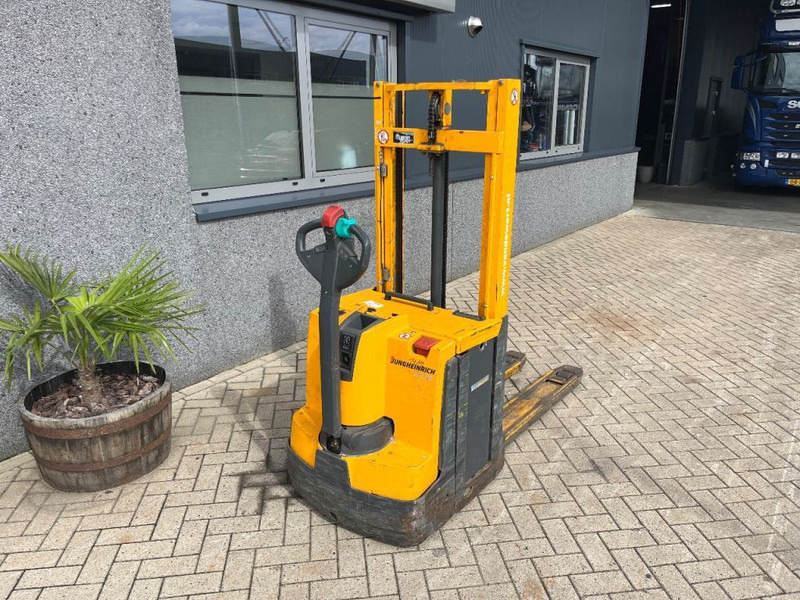 Jungheinrich EJD220 2000kg staplelaar heftruck 280cm hoog initiaal heffing 2013 ACCU2016 - Вилушкар за палети: слика 4 Jungheinrich EJD220 2000kg staplelaar heftruck 280cm hoog initiaal heffing 2013 ACCU2016 - Вилушкар за палети: слика 4