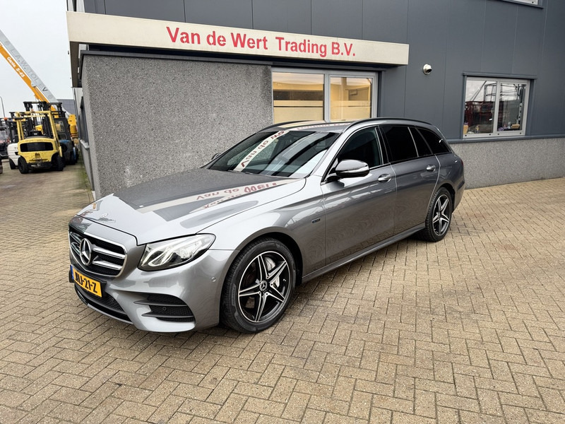 Mercedes-Benz E-Klasse Estate 300 de AMG Line 2020 Led / ACC / Leder - Автомобил: слика 1 Mercedes-Benz E-Klasse Estate 300 de AMG Line 2020 Led / ACC / Leder - Автомобил: слика 1