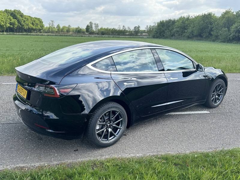 Tesla Model 3 - Седан: слика 4 Tesla Model 3 - Седан: слика 4
