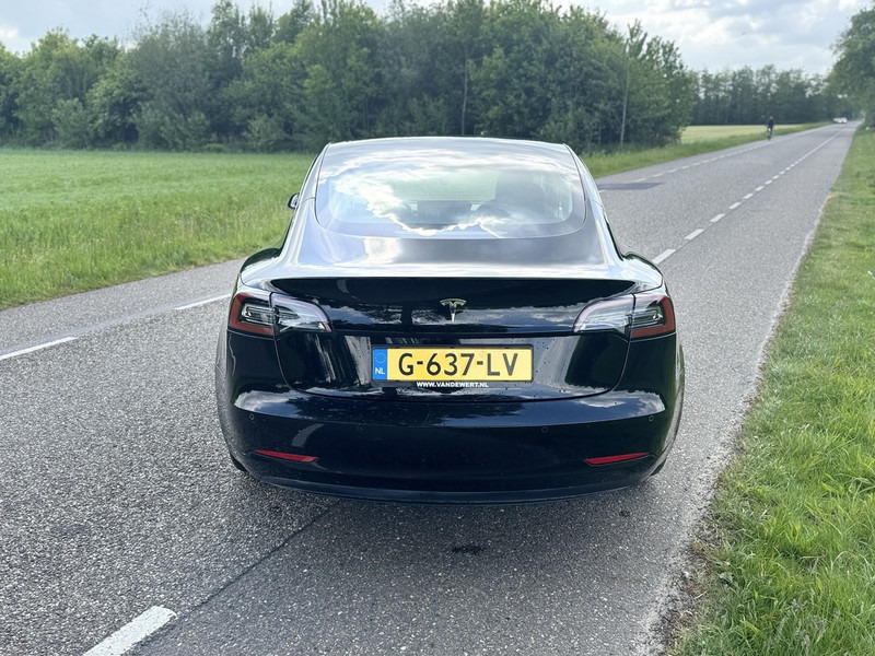 Tesla Model 3 - Седан: слика 5 Tesla Model 3 - Седан: слика 5