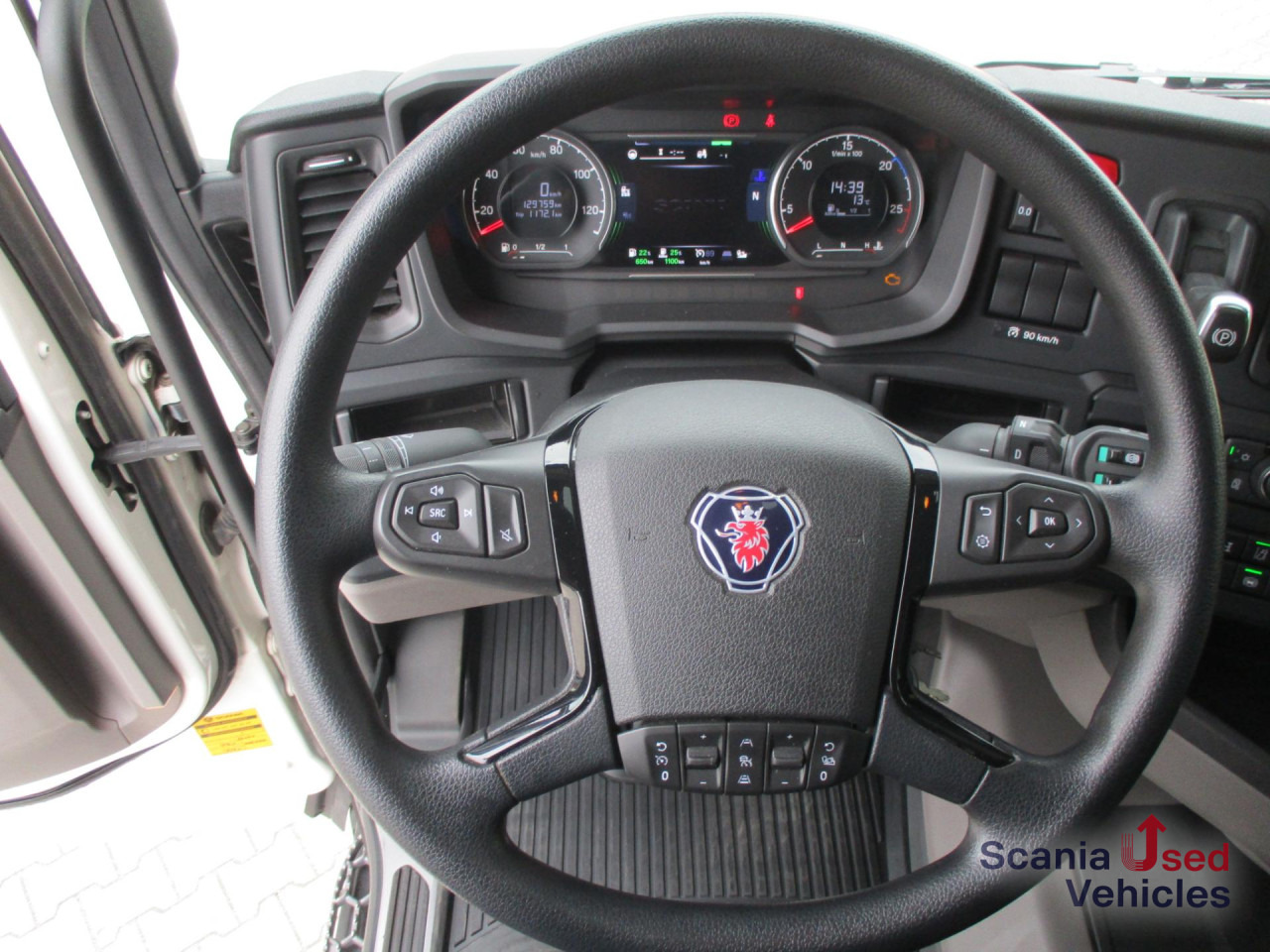 SCANIA R 460 A4x2NA / ADR AT / Navi / LED / Hydr. - Камион влекач: слика 2 SCANIA R 460 A4x2NA / ADR AT / Navi / LED / Hydr. - Камион влекач: слика 2