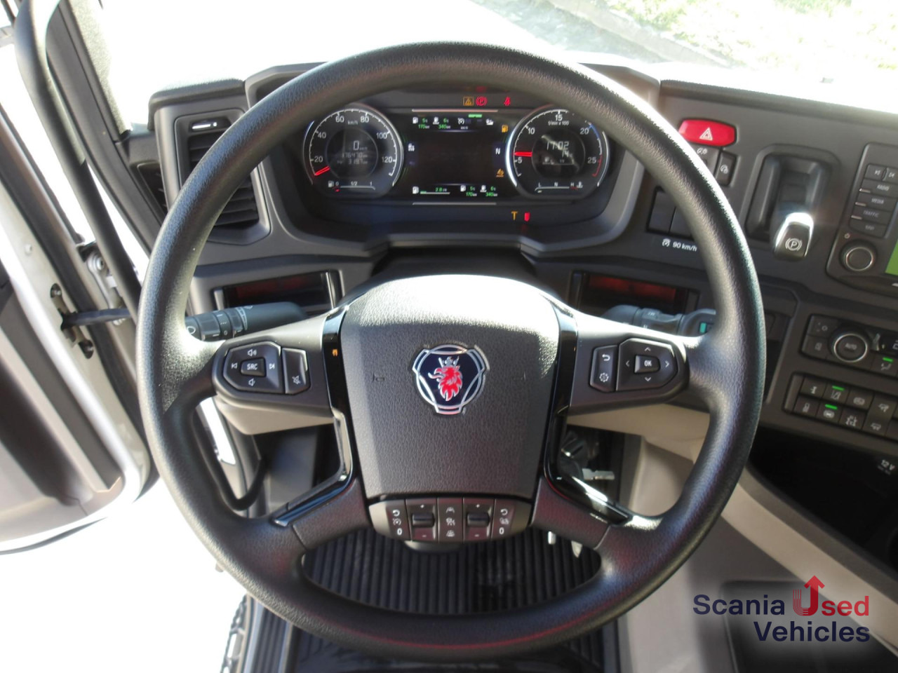 SCANIA R 460 A4x2NA / Schubbodenhydraulik - Камион влекач: слика 2 SCANIA R 460 A4x2NA / Schubbodenhydraulik - Камион влекач: слика 2