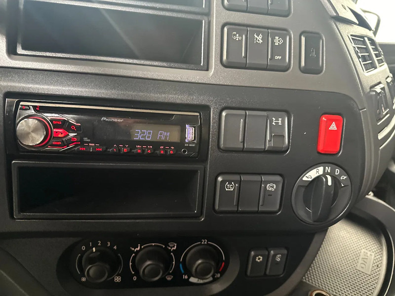 Камион влекач DAF XF 106.460 SPACECAB: слика 13 Камион влекач DAF XF 106.460 SPACECAB: слика 13