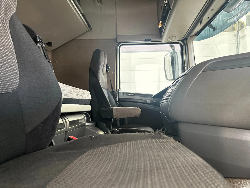 Камион влекач DAF XF 106.460 SPACECAB: слика 8