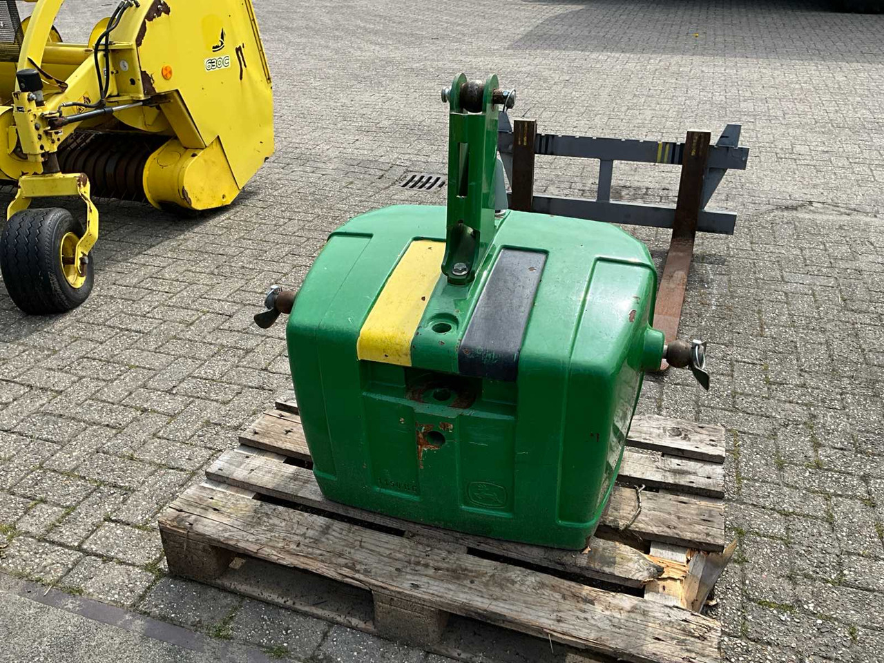 1150 kg - Преден утоварувач за трактор: слика 1 1150 kg - Преден утоварувач за трактор: слика 1