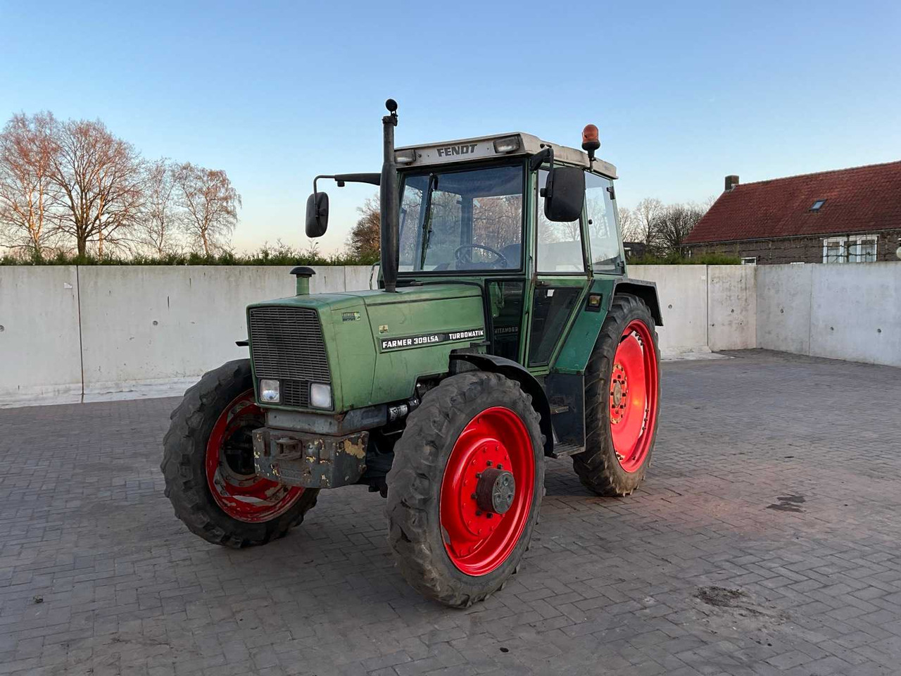1982 FENDT ALL-WHEEL DRIVE FARM TRACTOR - Трактор: слика 1 1982 FENDT ALL-WHEEL DRIVE FARM TRACTOR - Трактор: слика 1